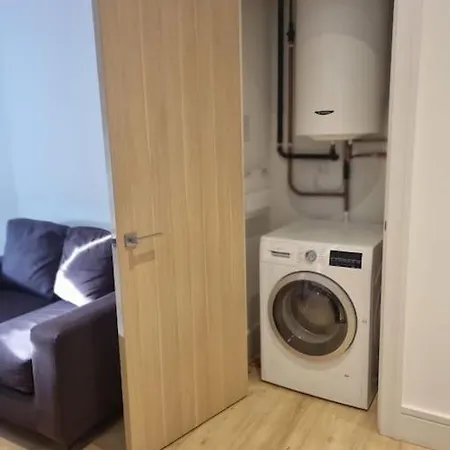 Lovely One Bedroom In Town