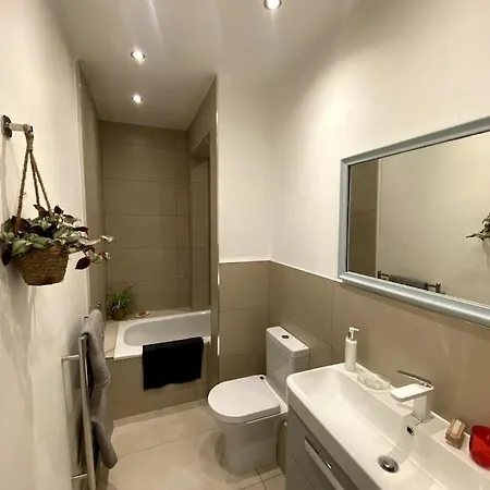 Spacious 2 Bedroom In Maida Vale * London
