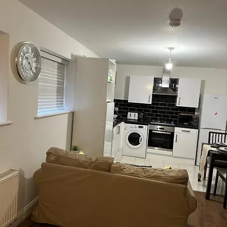 Beautiful Street Dream Ground Floor One Bedroom * London