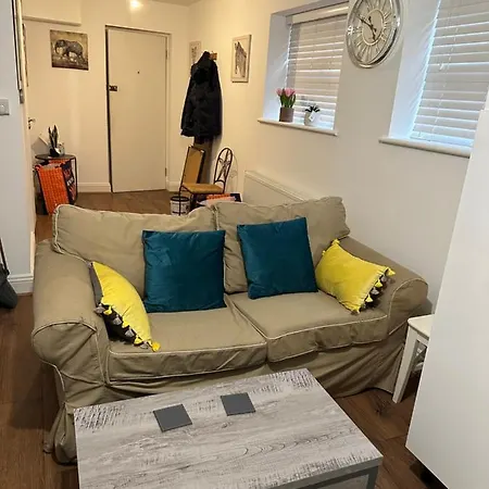 Beautiful Street Dream Ground Floor One Bedroom London