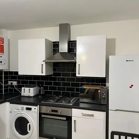 Beautiful Street Dream Ground Floor One Bedroom Apartment London