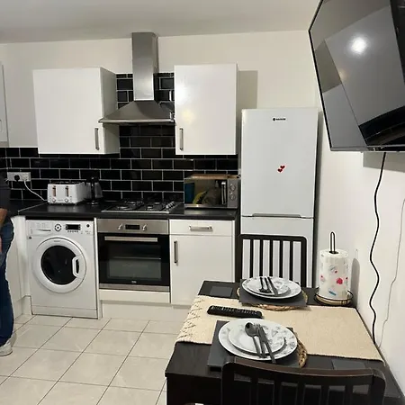 Beautiful Street Dream Ground Floor One Bedroom