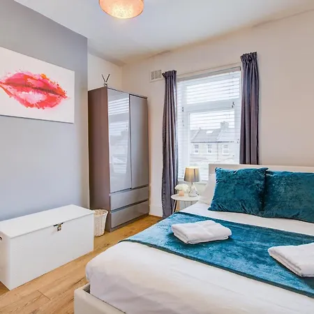 Statera - 2-bed House In Stratford *