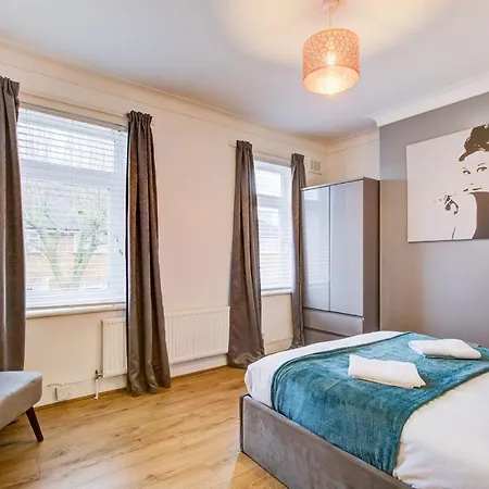 Statera - 2-bed House In Stratford *