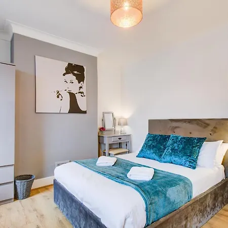 Statera - 2-bed House In Stratford *