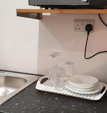 New Cozy Apt. House With Parking. Entire Space Apartment