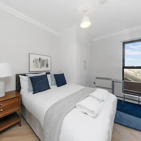 Pleasing 2bed Flat 10min To Wimbledon Tennis Court London