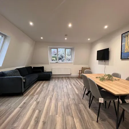 Apartment Star London Finchley Lane 3-bed Retreat