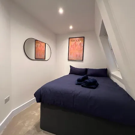 Star London Finchley Lane 3-bed Retreat Apartment Hendon