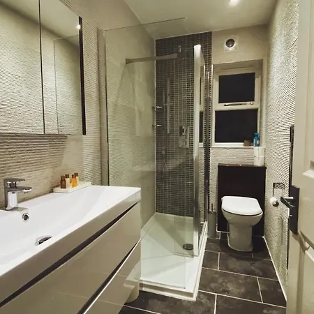 Apartment Brooklands Nw6 *