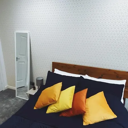 Apartment Brooklands Nw6 *