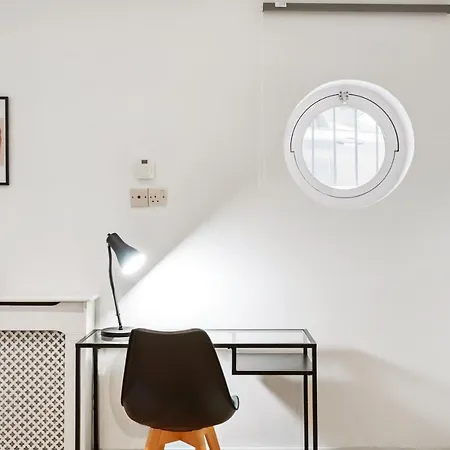 2 Single Or 1 King Bed In Notting Hill,