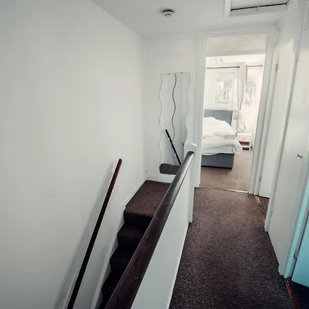 Comfy Home-wood Green Holiday home