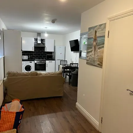 Beautiful Street Dream Ground Floor One Bedroom * London