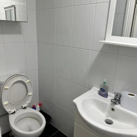 Beautiful Street Dream Ground Floor One Bedroom Apartment *