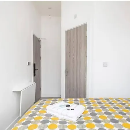 Apartment Boutique Modern For Two Near Tube And Bus Stations London