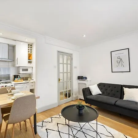 2 Single Or 1 King Bed In Notting Hill, London