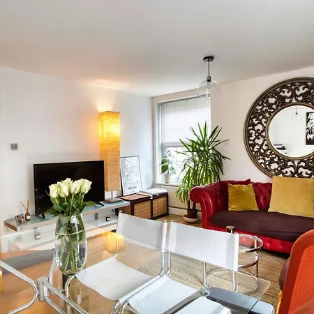 Specious 2 Bedroom Flat - Zone 1 *