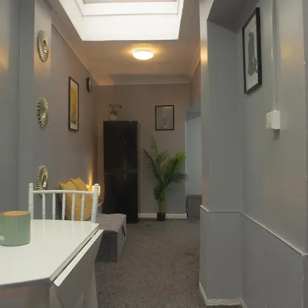 Northbridge Service Seven Sisters, Apartment
