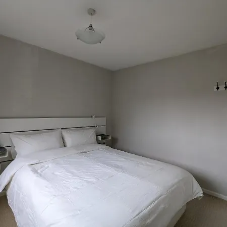 Cosy House With A Garden Holiday home London