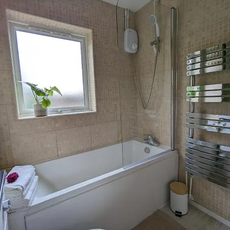 Cosy House With A Garden Holiday home *