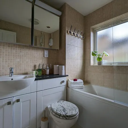 Holiday home Cosy House With A Garden London