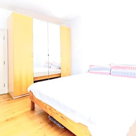 Bond Street Family Apartment