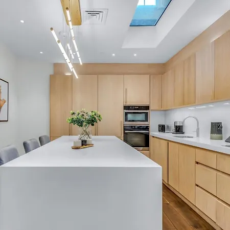 Be - The Bayswater Residences Apartment