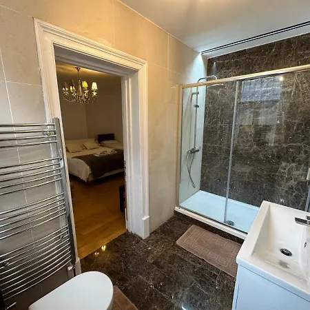 En & Private Bathroom, In Marylebone, Paddington #room Name Is Paris# Homestay London