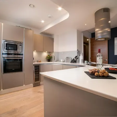 Stunning Modern Close To Hyde Park By Underthedoormat *