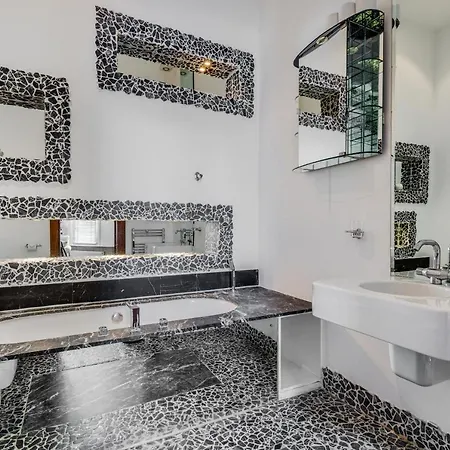 Care London- Apartment London