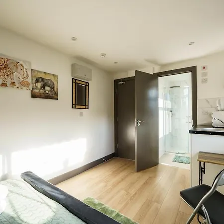 Twickenham Stays Guest house *