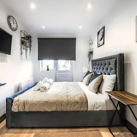 Twickenham Stays * Isleworth