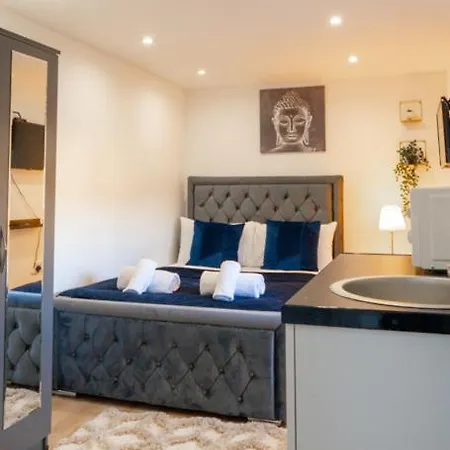Twickenham Stays * Isleworth
