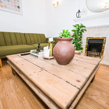 #gorgeous 3 Beds Home#7min To Subway, Free Parking Holiday home *