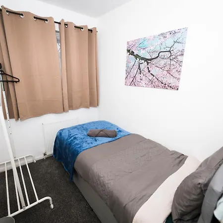 Holiday home #gorgeous 3 Beds Home#7min To Subway, Free Parking *