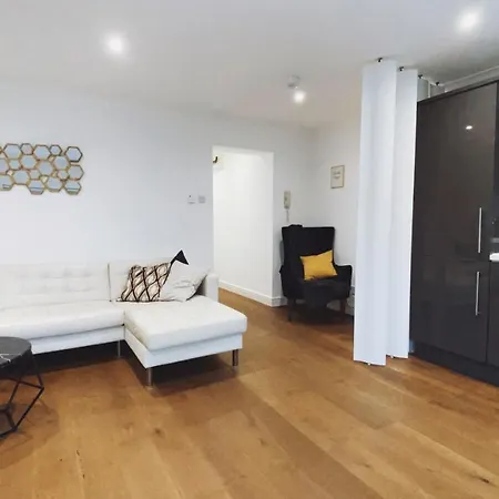Brooklands Nw6 Apartment *