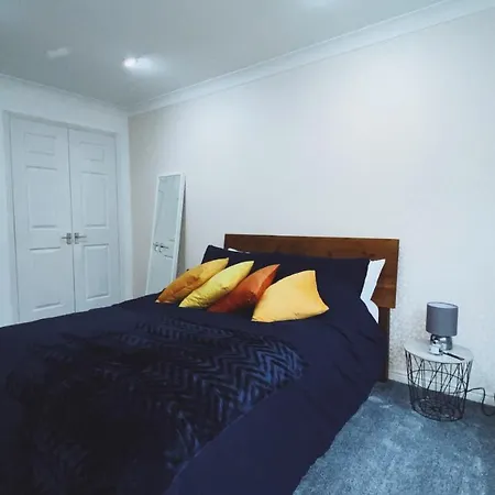 Apartment Brooklands Nw6 *