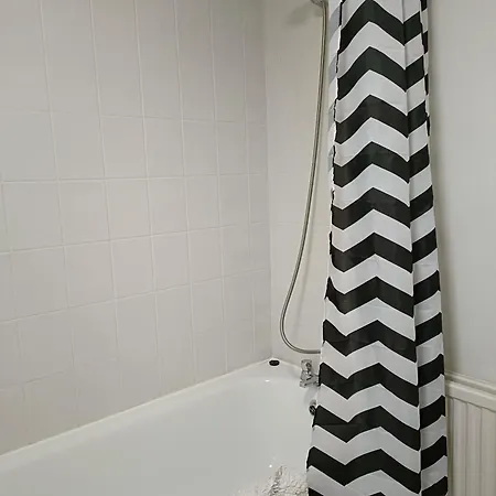 Holiday home 2 Bed Functional House Close To Manor Park Train Station