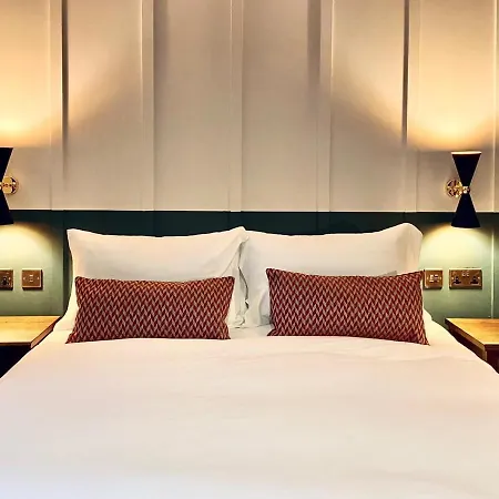 The Pride Of Paddington Hostel London