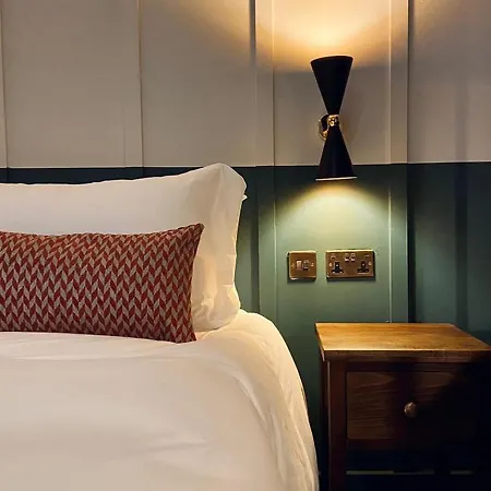 The Pride Of Paddington Hostel London