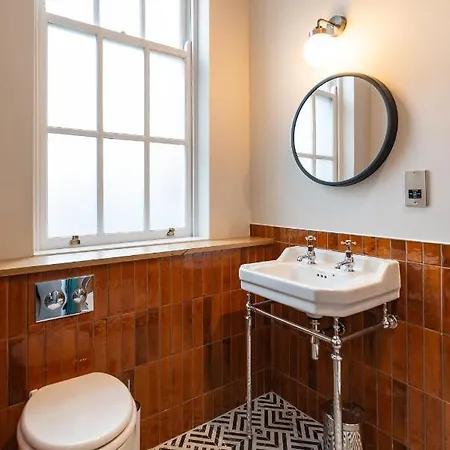 The Pride Of Paddington Hostel London