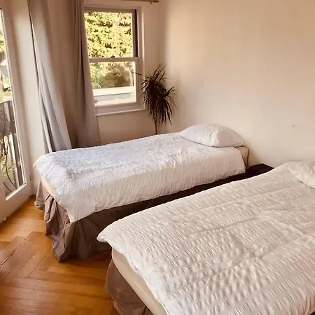 Apartment Stylish New Listing! Free Parking, Trendy Location *
