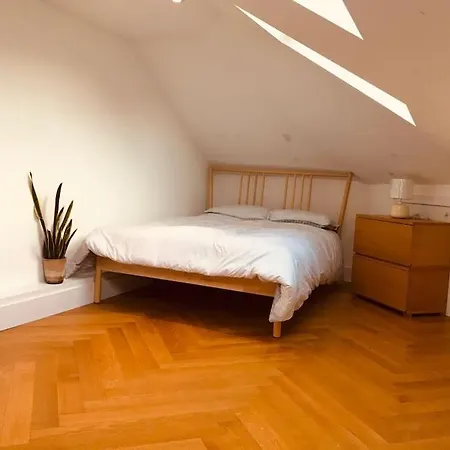 Apartment Stylish New Listing! Free Parking, Trendy Location London
