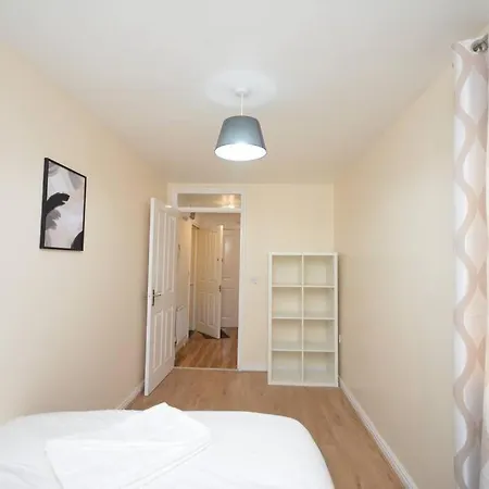 Apartment Spacious Two-bedroom *
