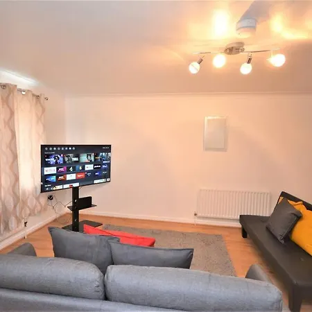 Spacious Two-bedroom Apartment Dagenham