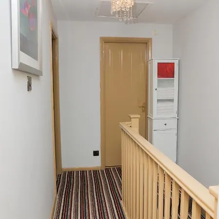 Apartamento Entire 3 Bedroom House, 3 Toilets, 2 Baths, Sleep 9 With Free Parking Thamesmead (Greater London)
