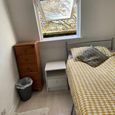 Renovated 4 Bed Flat In Islington *