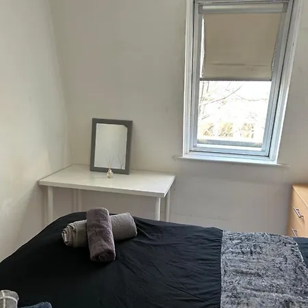 Renovated 4 Bed Flat In Islington