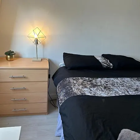 Renovated 4 Bed Flat In Islington *